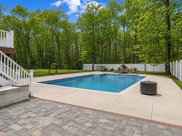 46 Walter Dr — Photo 22