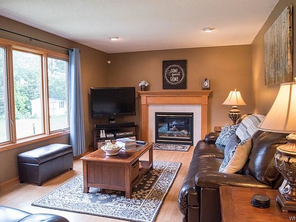 4th image of 3363 Creekview Dr