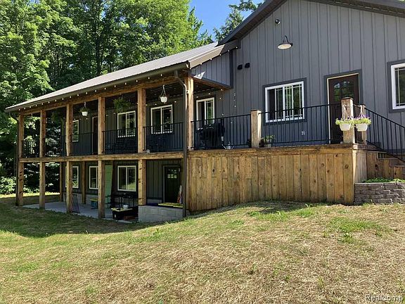 2nd image of 3395 Raspberry Ln