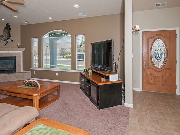 Entryway/Living Room