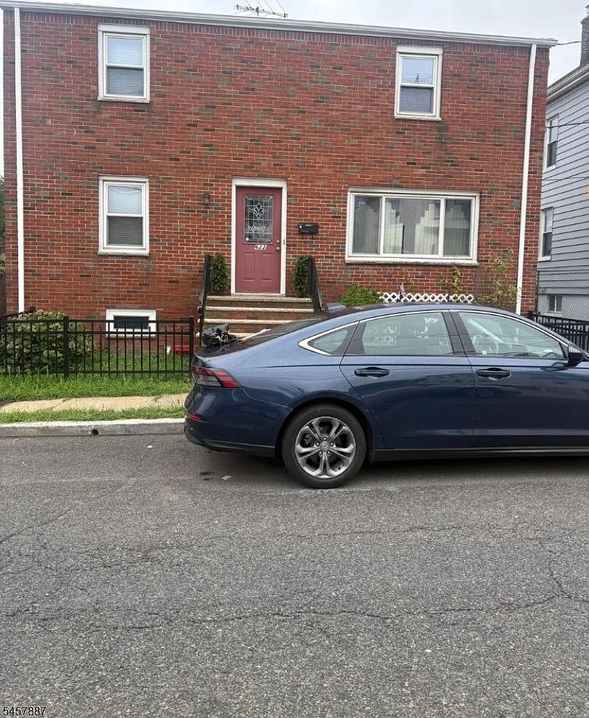 2 bed, 1.0 bath, $2,000 — Photo 1