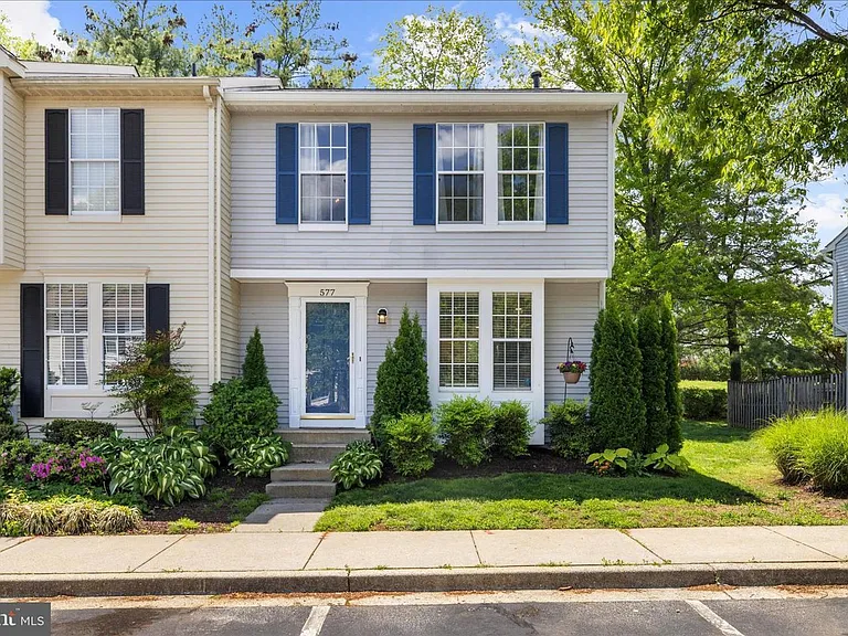 577 Quaker Ridge Ct — Photo 1