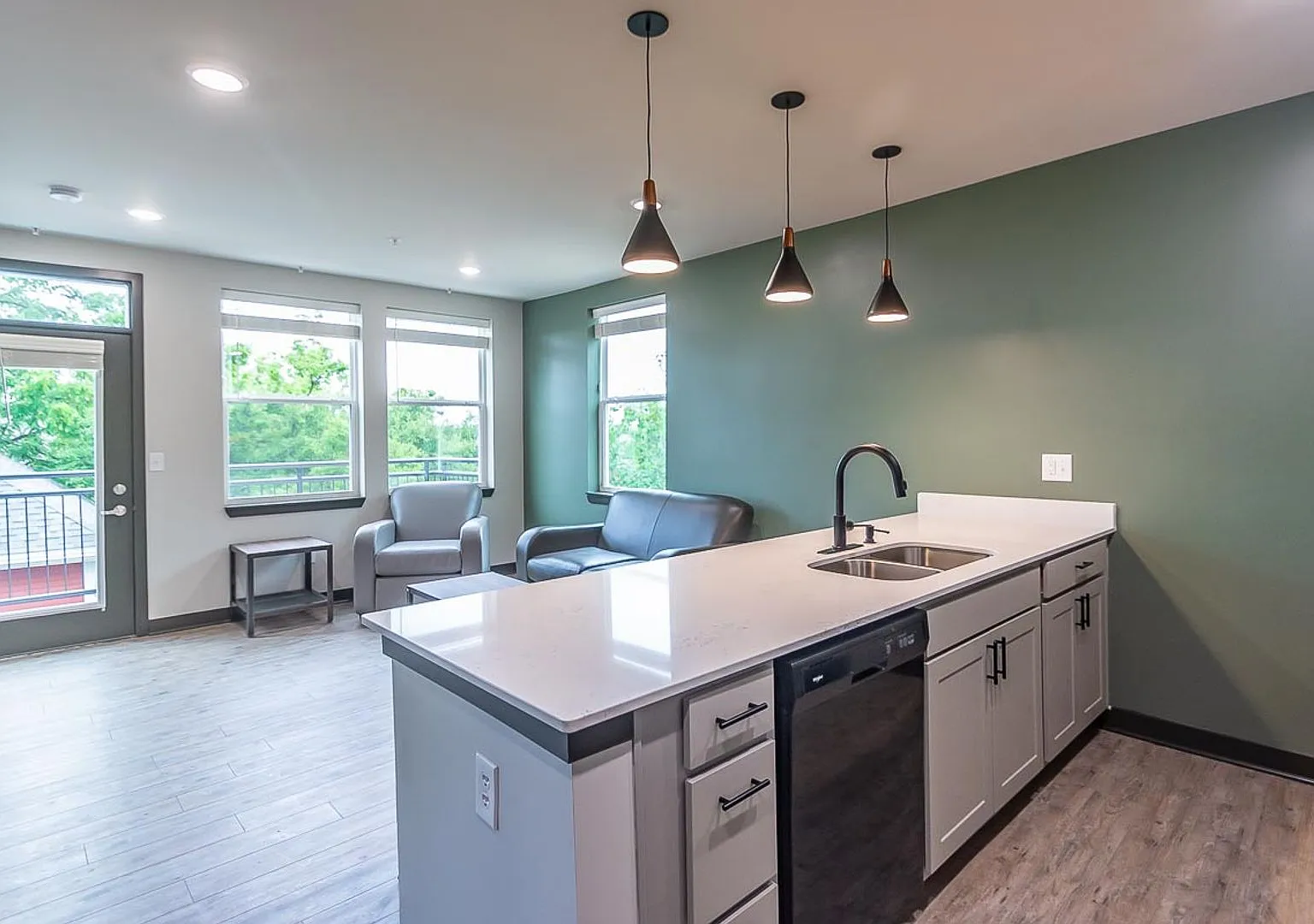 The Bentley Apartments — Photo 1