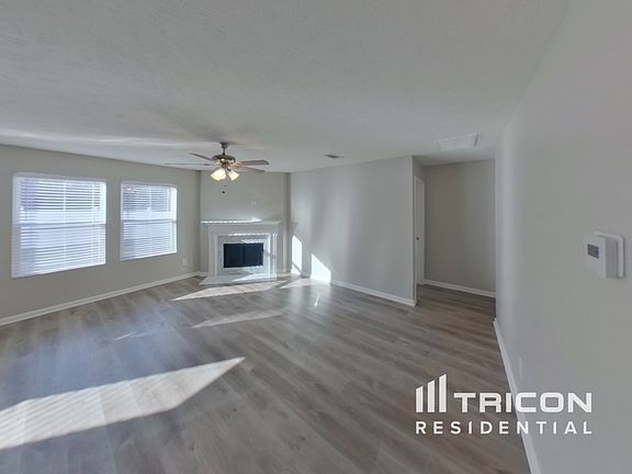 3rd image of 825 Creek Oak Dr