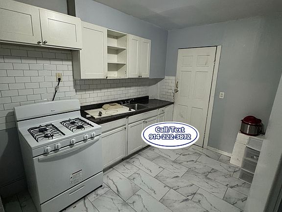 2nd image of 124 Oak St #1W