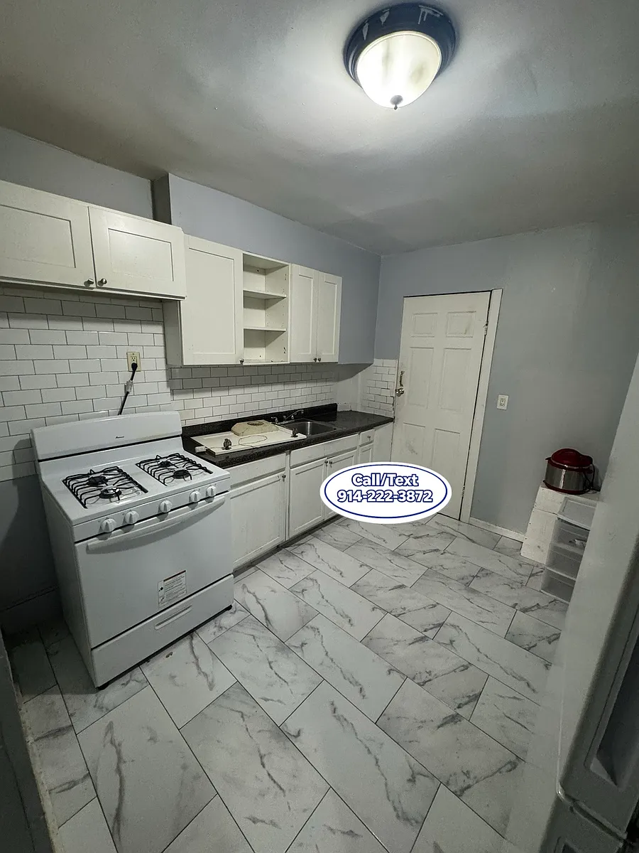Building Photo - 124 Oak St #1W