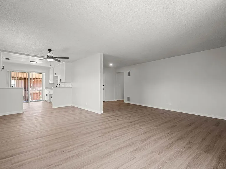 3907 Roxanne Ave #6A — Photo 5