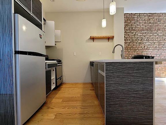 2nd image of 772 Jefferson Ave #1J