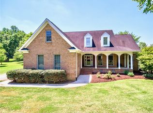 1238 Willow Lake Rd, Burlington, NC 27217