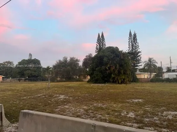 221-229 SE 10th St, Hallandale, FL 33009