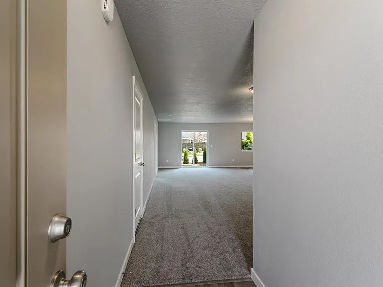 4252 Ash Grove Dr NE — Photo 2
