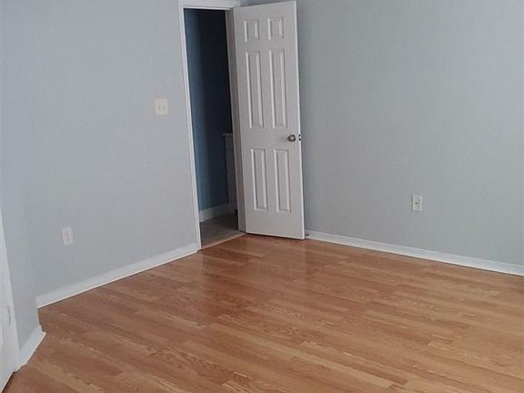 5th image of 2033 Salamanca St