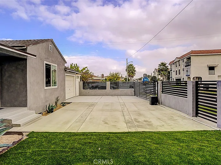 4909 W 117th St — Photo 42