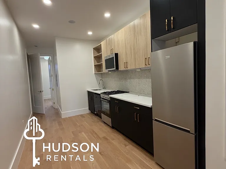 54 Grace St #3R — Photo 2