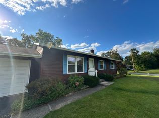 7 Sycamore Dr, Hyde Park, NY 12538