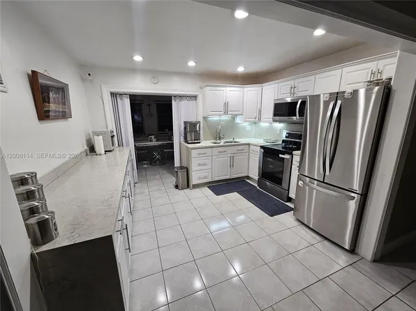 141 NW 28th St, Pompano Beach, FL 33064