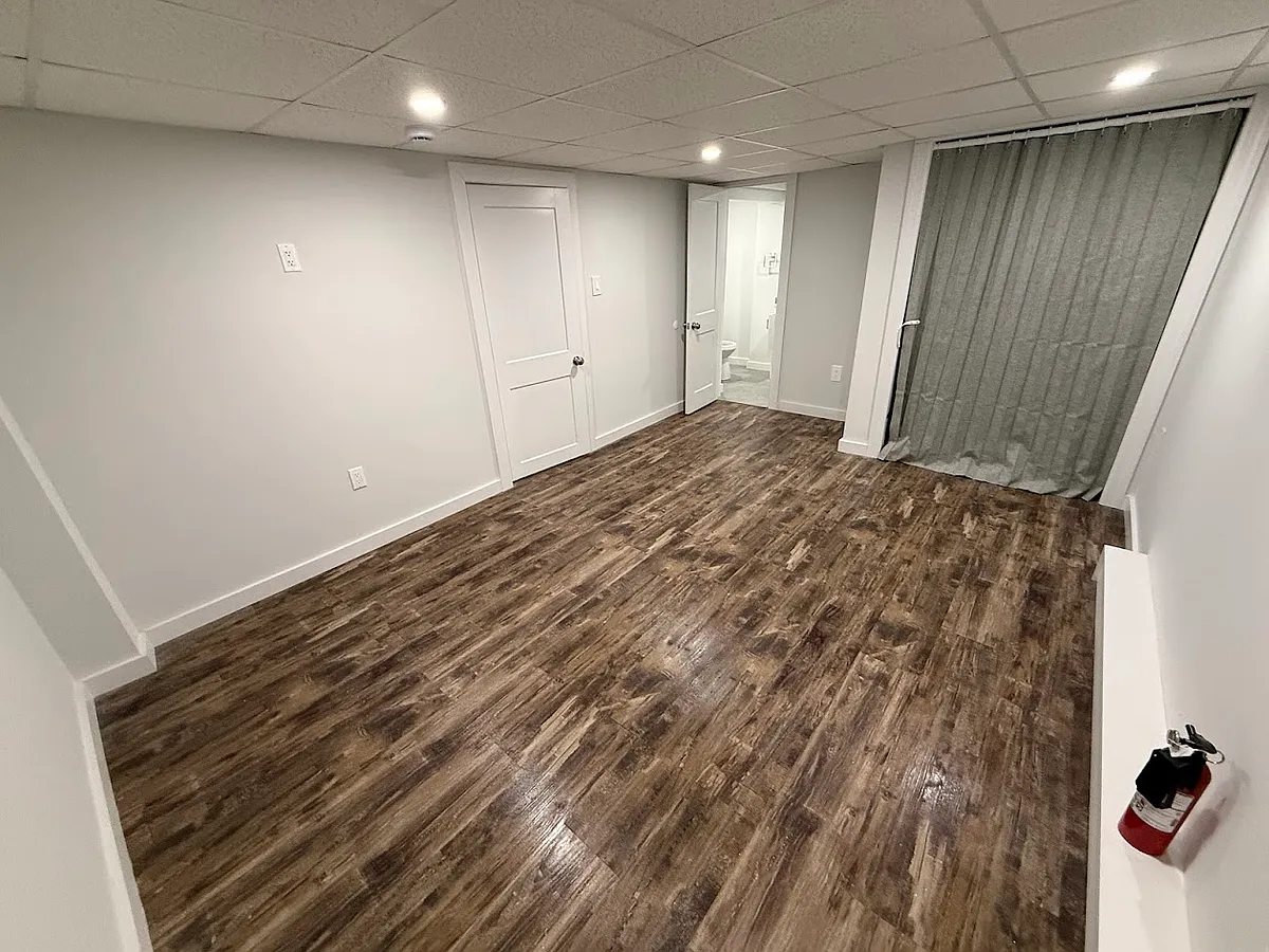 Building Photo - 12A Locust Pl #A