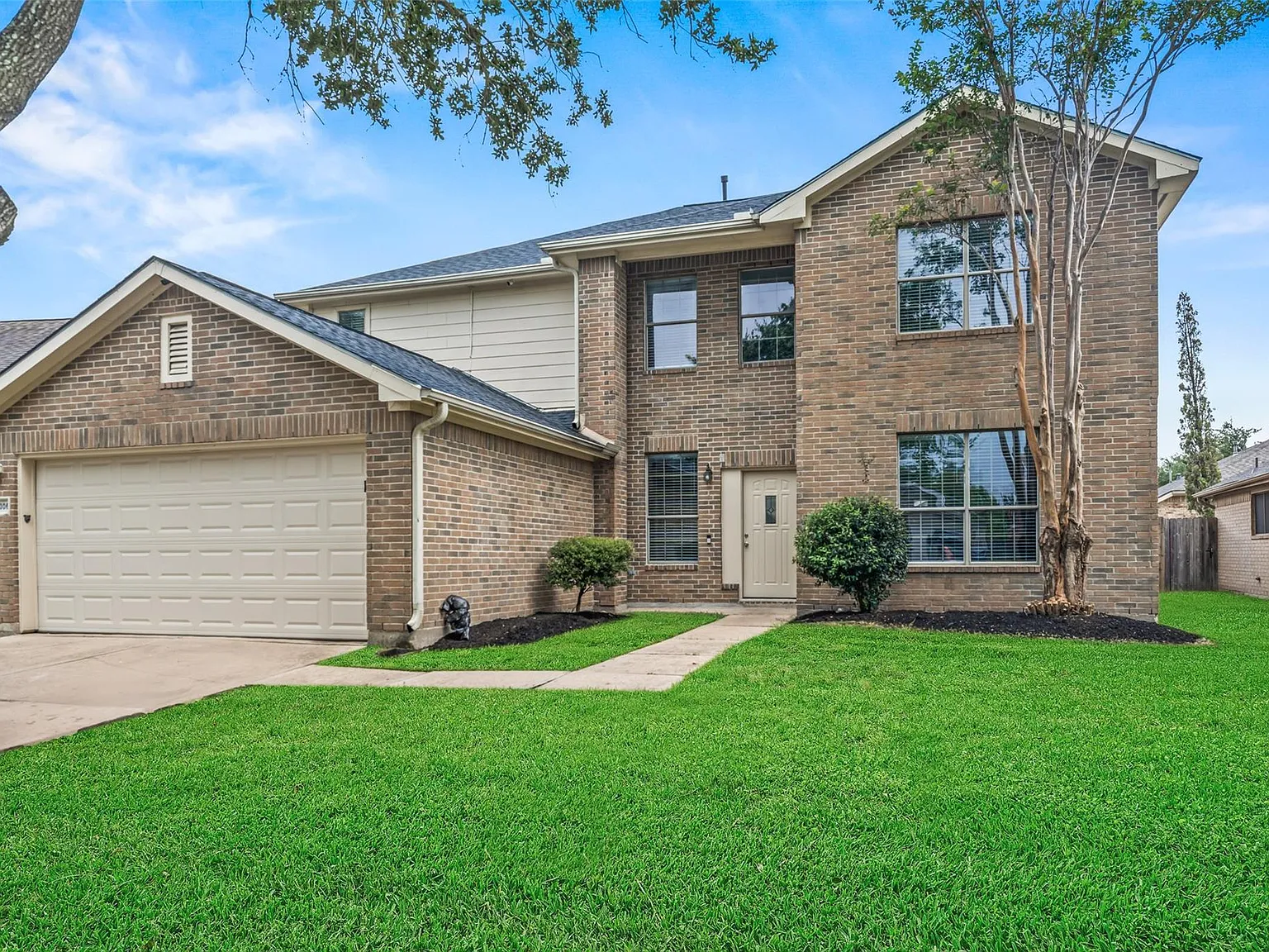 4 bed, 2.5 bath, 3342 sqft, $2,995 — Photo 2