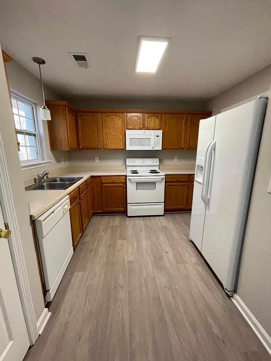 563 Fox Creek Xing photo 1
