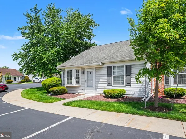 24 Southpoint Dr, Mechanicsburg, PA 17055