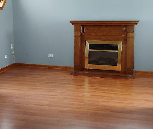4th image of 10269 Hawthorne Dr