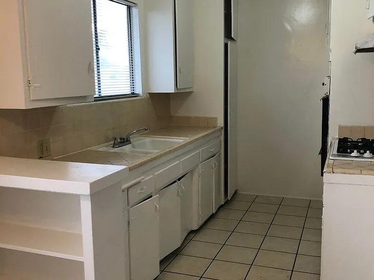 8815 Van Nuys Blvd #I — Photo 10