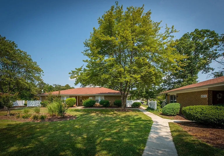 Crossland Apartments — Photo 3