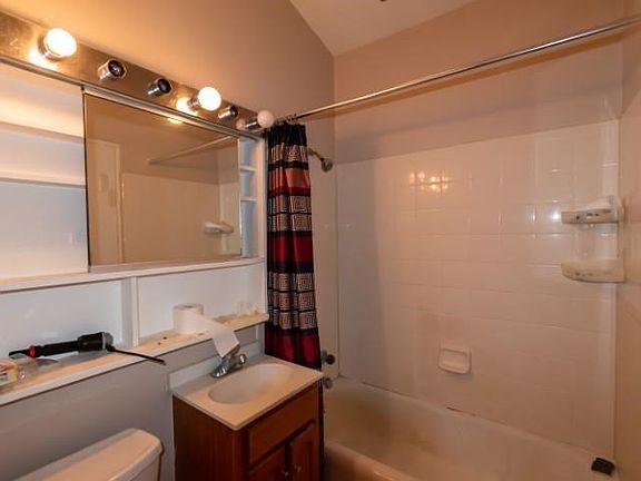 2nd image of 1411 Derby St