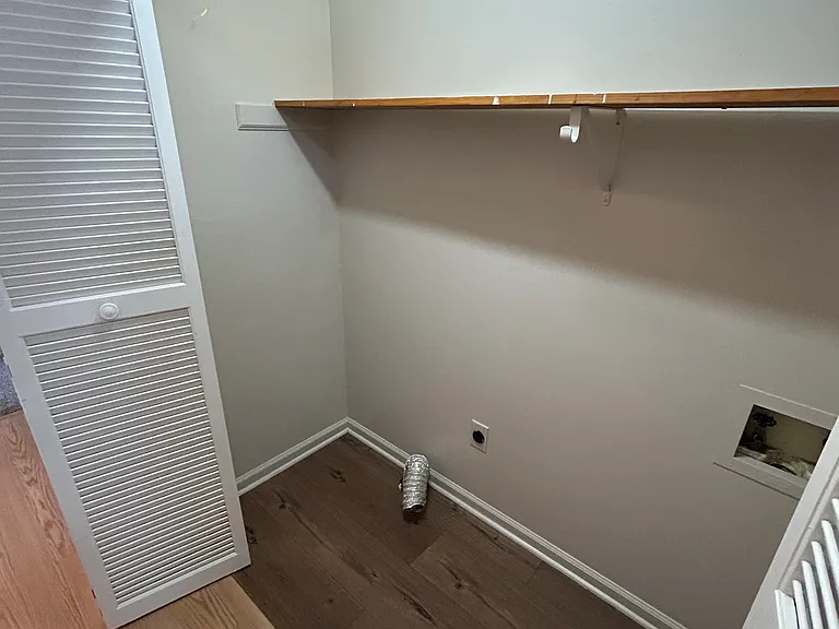 410 Riverton Ct — Photo 10