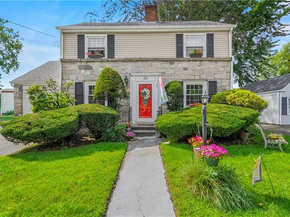 30 Beacon Cir, Cranston, RI 02910
