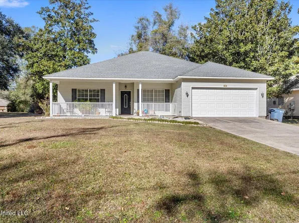9512 Live Oak Ave, Ocean Springs, MS 39564
