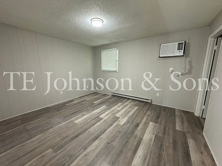 2550 Green Oaks Ct #B — Photo 5