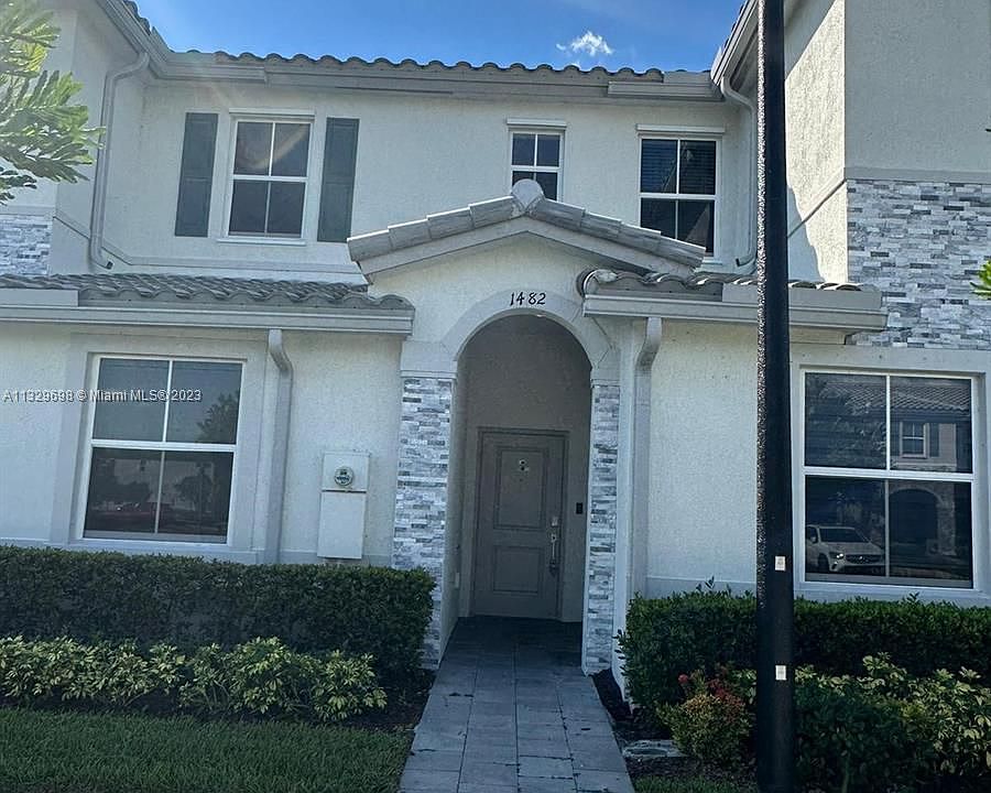 1st image of 1482 SE 26th Ave #0