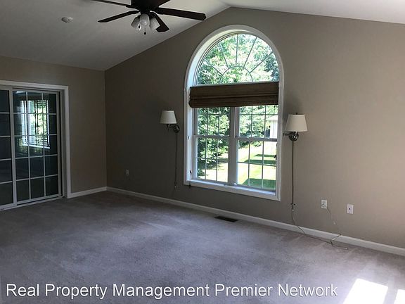 2nd image of 5 Lincoln Dr