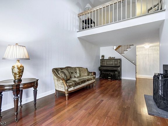 4th image of 7 Bongart Dr