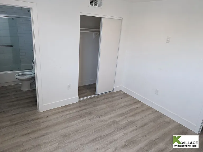 1575 1/2 W 37th St #303 — Photo 12