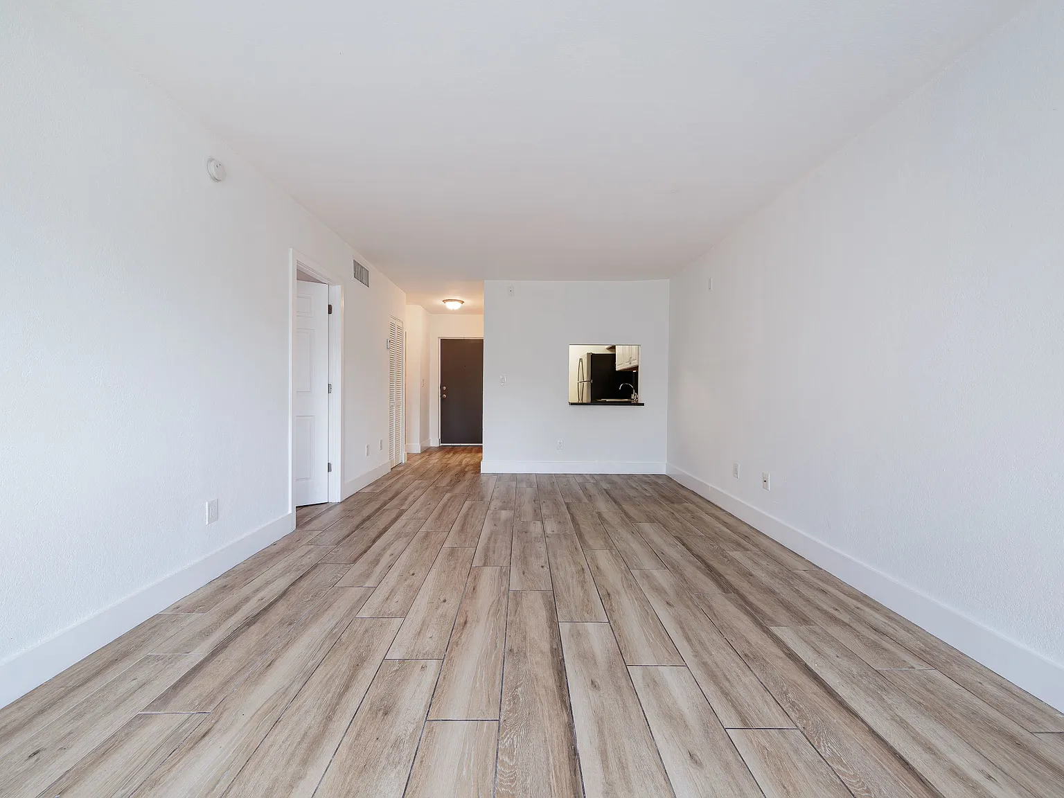 Miami Shores Luxury Apartments — Photo 2