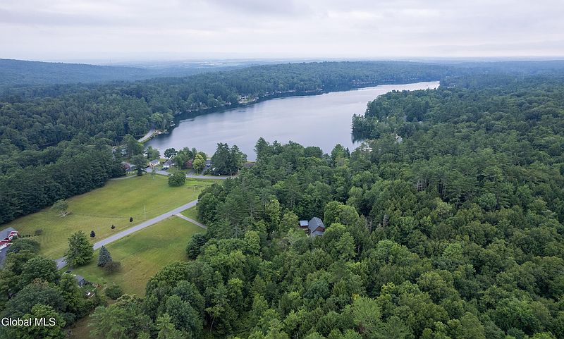 4th image of 13 Taylor Woods Road
