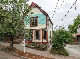 19 SW Pennoyer St #A, Portland, OR 97239