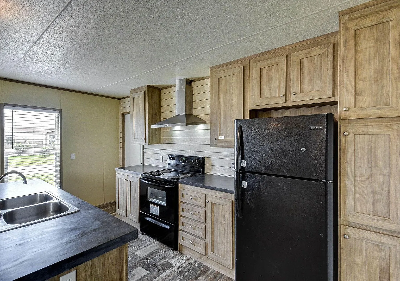 2245 Ben Blvd — Photo 2