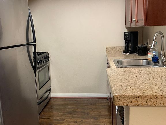 3rd image of 5540 Owensmouth Ave APT 113
