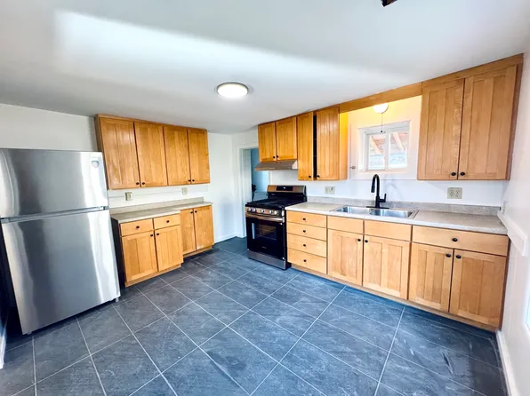 378 North Ave, Burlington, VT 05401
