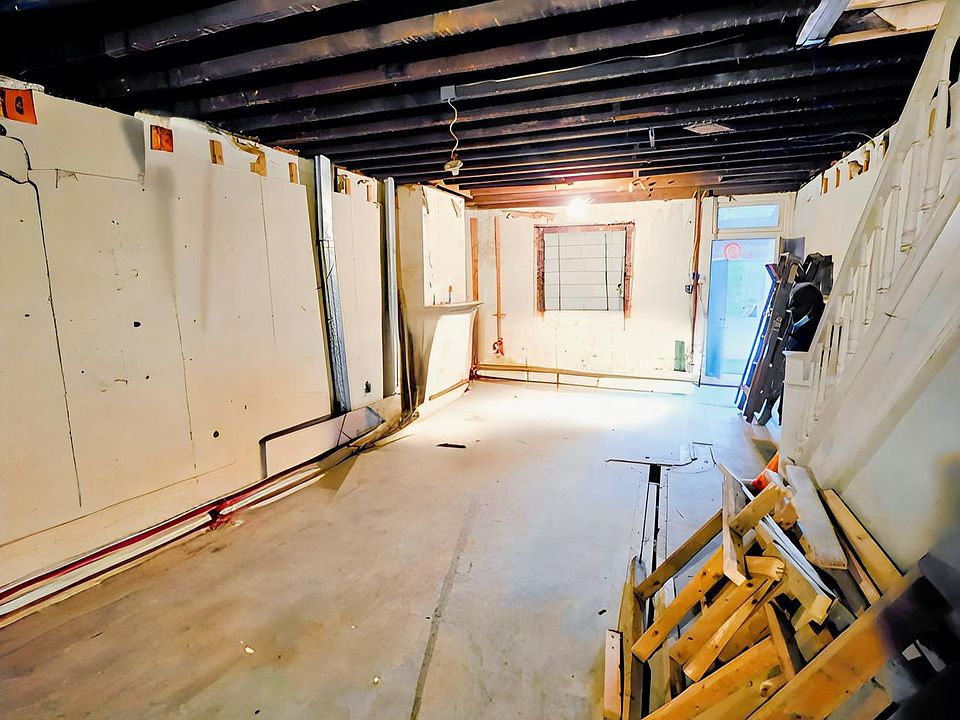 2nd image of 6631 Musgrave St