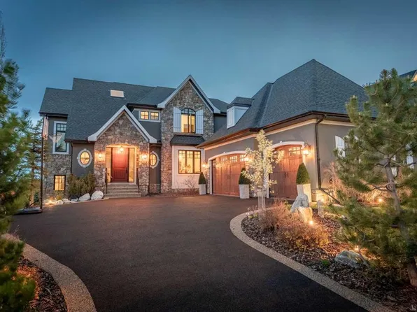11 N Timberline Gate SW, Calgary, AB T3H 0W3