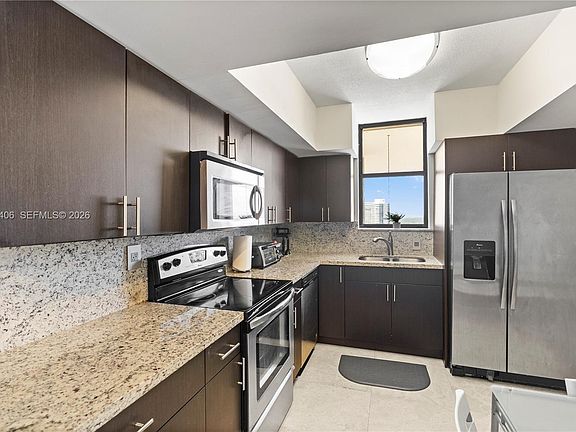 4th image of 18181 NE 31st Ct #Penthouse 07