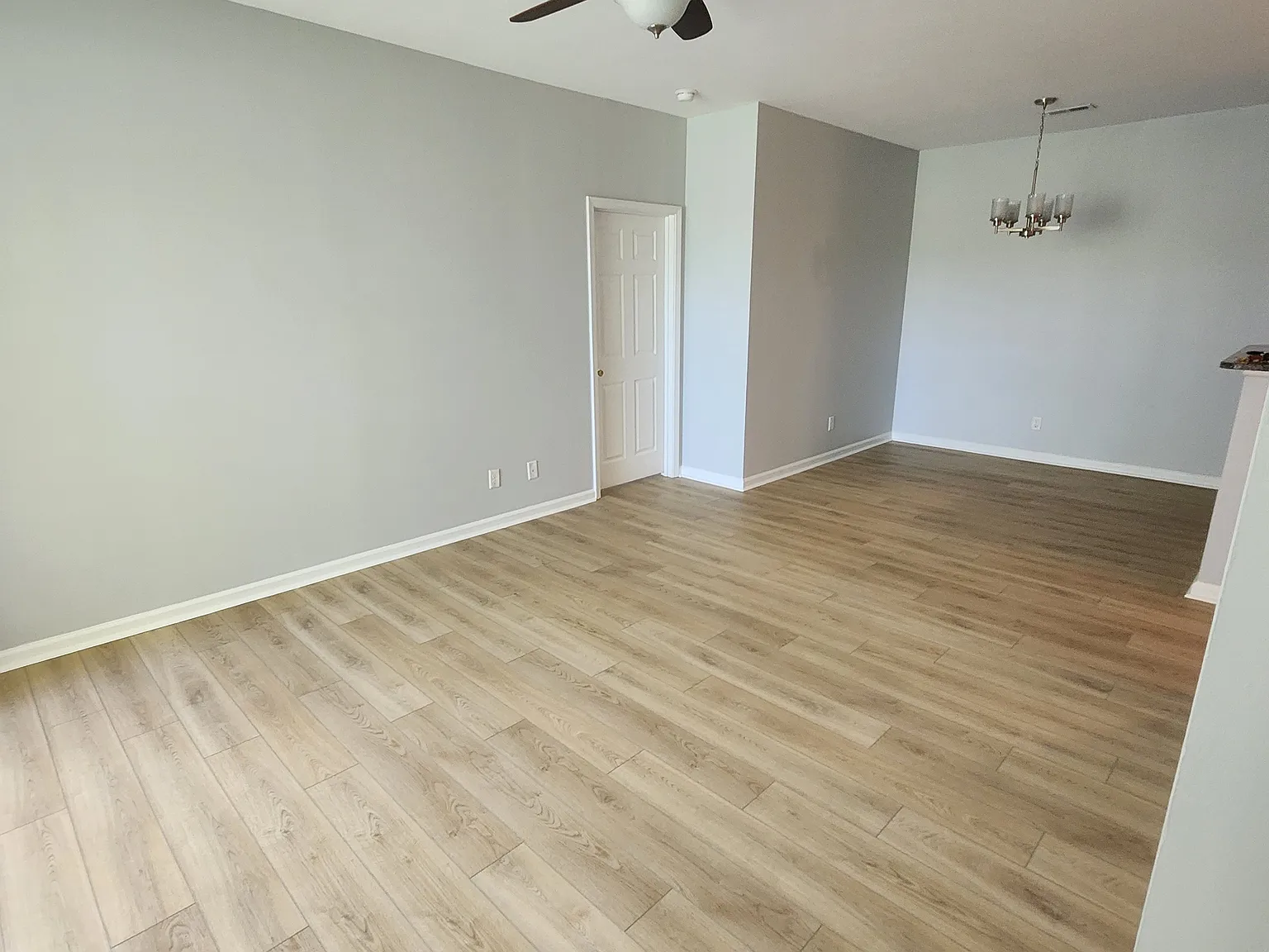 2 bed, 1049 sqft, $2,050 — Photo 4