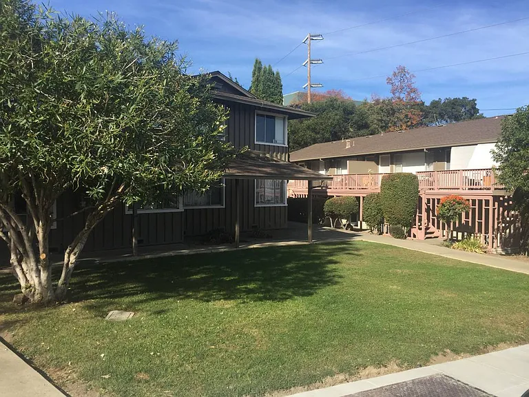 Farm Hill Apartments — Photo 12
