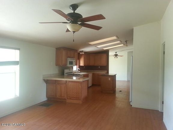 2nd image of 909 W Desert Rose Ln