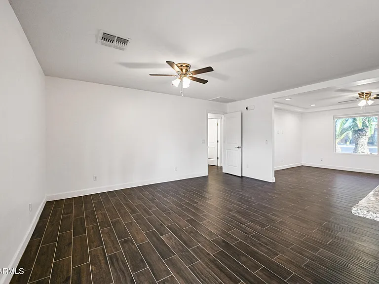 2914 E Michelle Dr — Photo 10