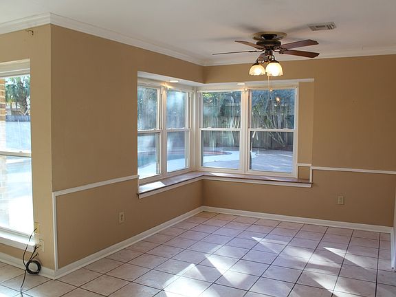 5th image of 3541 Red Oak Ct